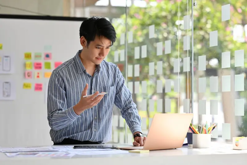 Comparison of a grocery store owner and a startup founder developing a new service